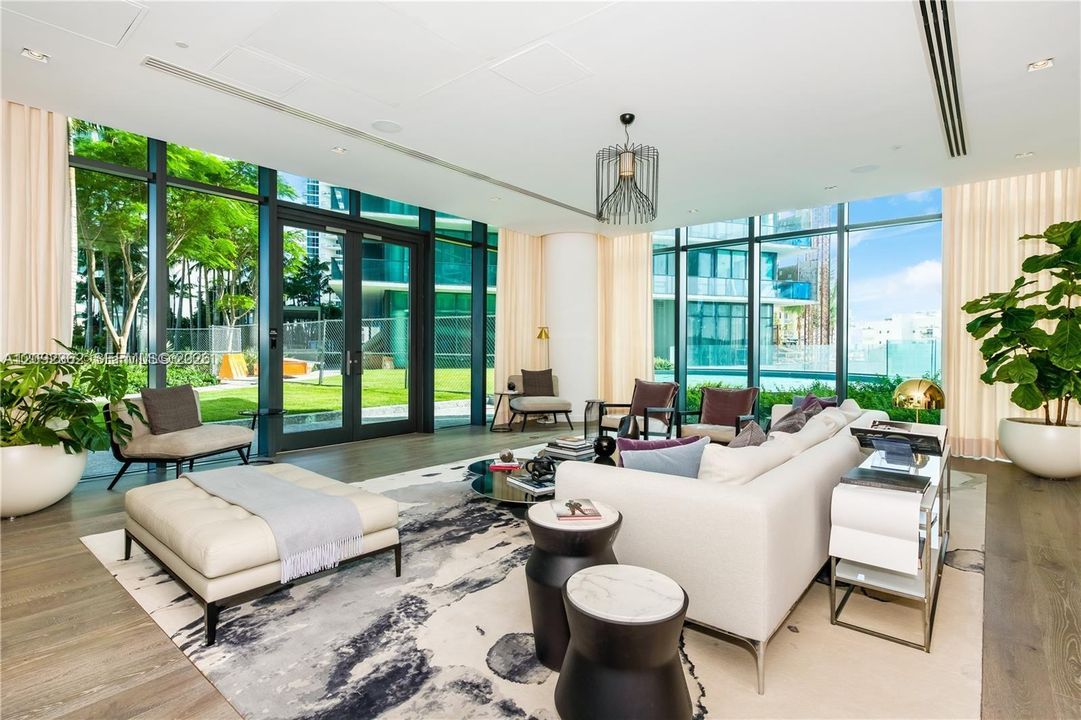 For Sale: $890,000 (2 beds, 3 baths, 1151 Square Feet)