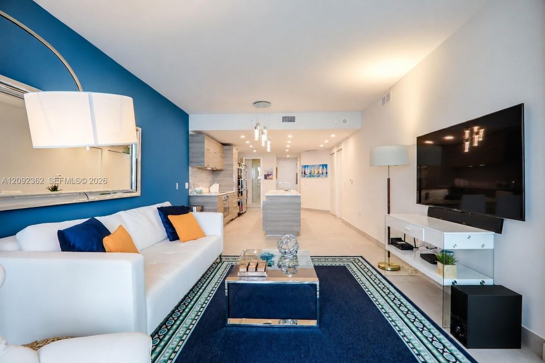 For Sale: $890,000 (2 beds, 3 baths, 1151 Square Feet)