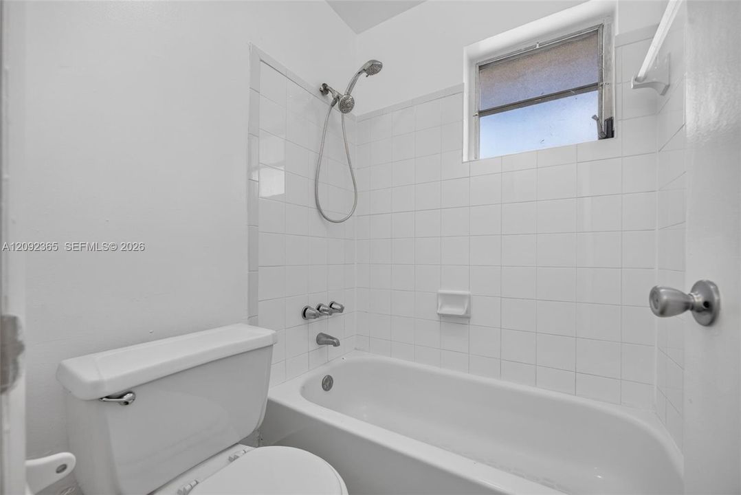 For Sale: $339,900 (2 beds, 2 baths, 1178 Square Feet)