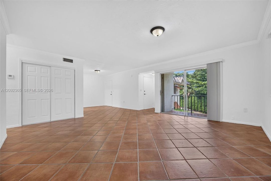 For Sale: $339,900 (2 beds, 2 baths, 1178 Square Feet)