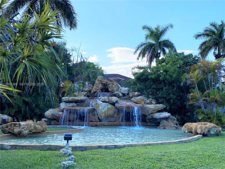 For Sale: $339,900 (2 beds, 2 baths, 1178 Square Feet)
