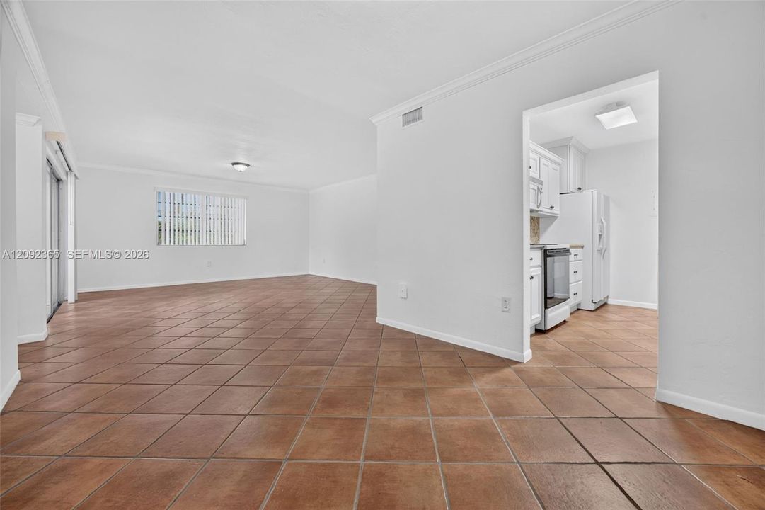 For Sale: $339,900 (2 beds, 2 baths, 1178 Square Feet)