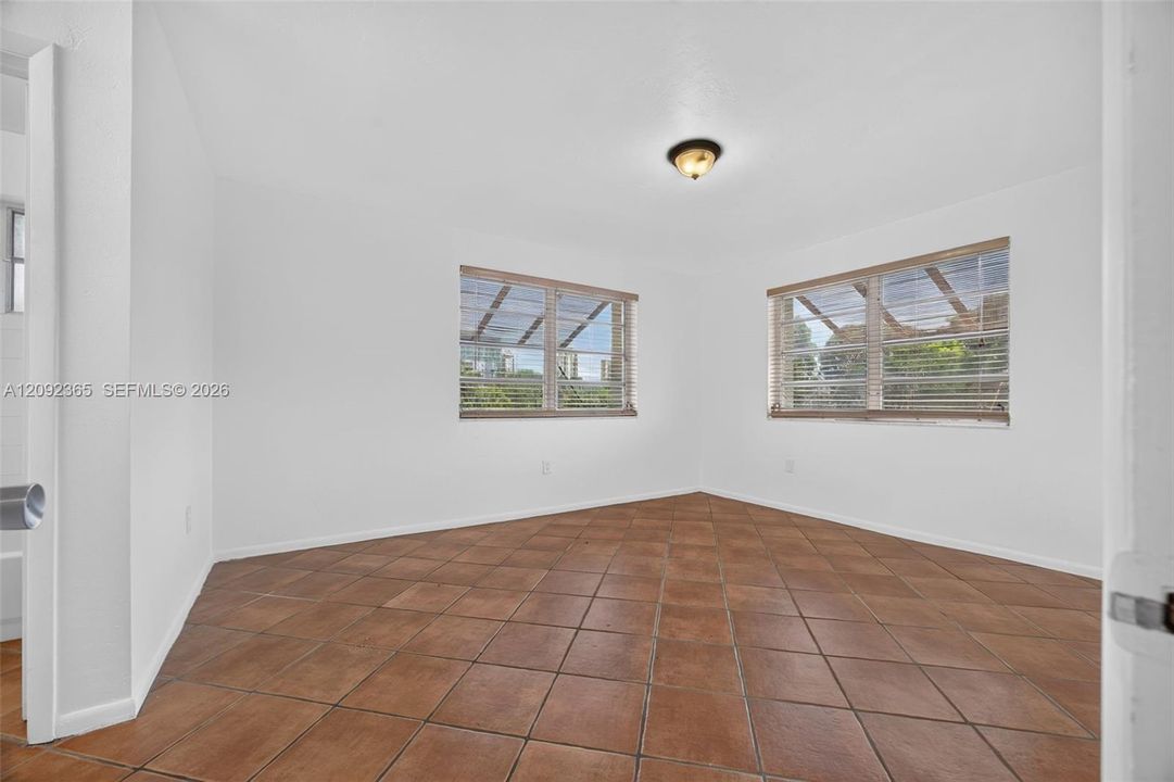 For Sale: $339,900 (2 beds, 2 baths, 1178 Square Feet)