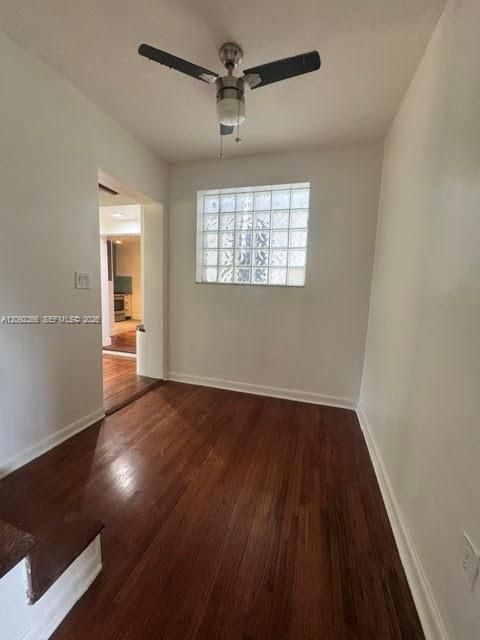 office/sitting room before Master Bedroom
