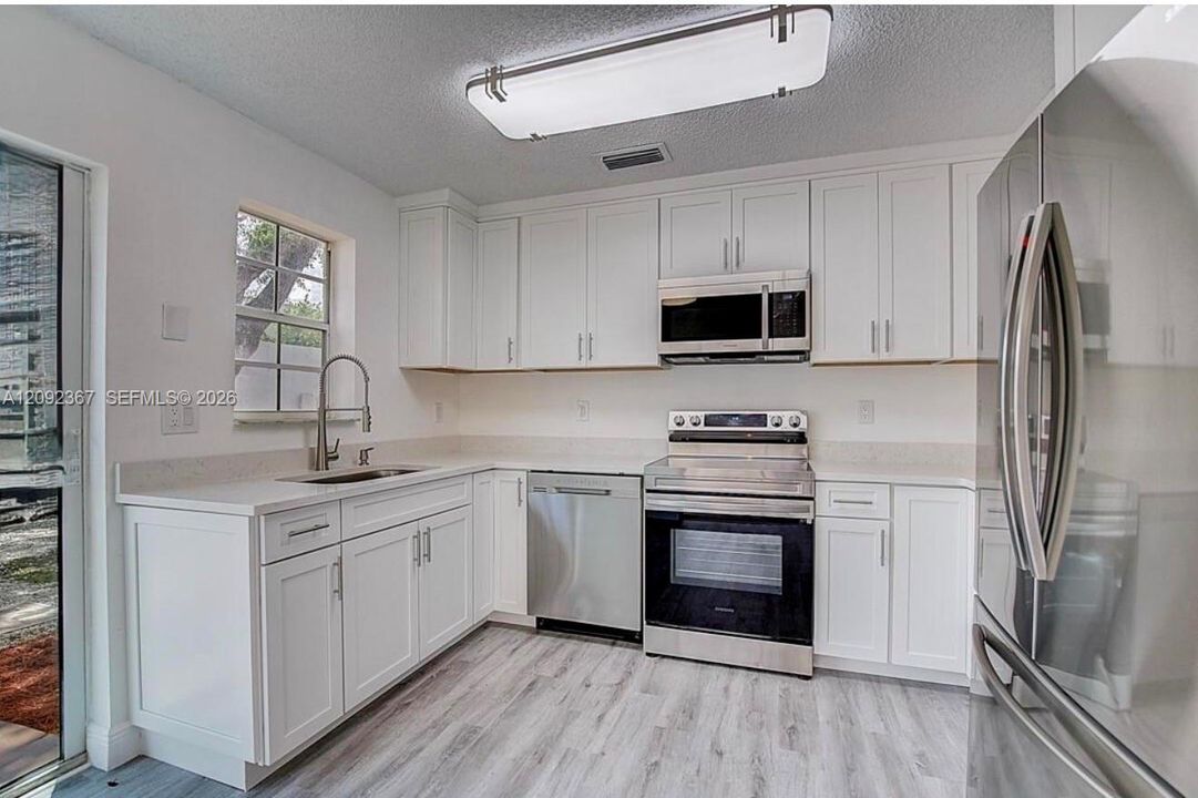 Activo con contrato: $579,000 (3 camas, 2 baños, 1606 Pies cuadrados)