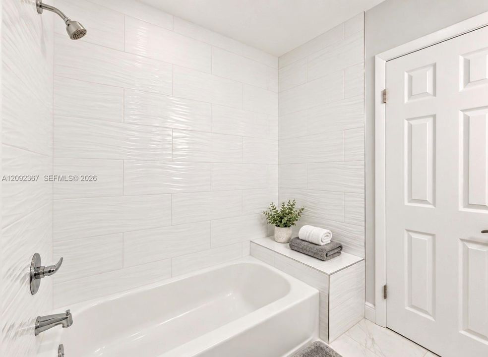 VIRTUAL STAGED - Upstairs Tub/Shower Combination.