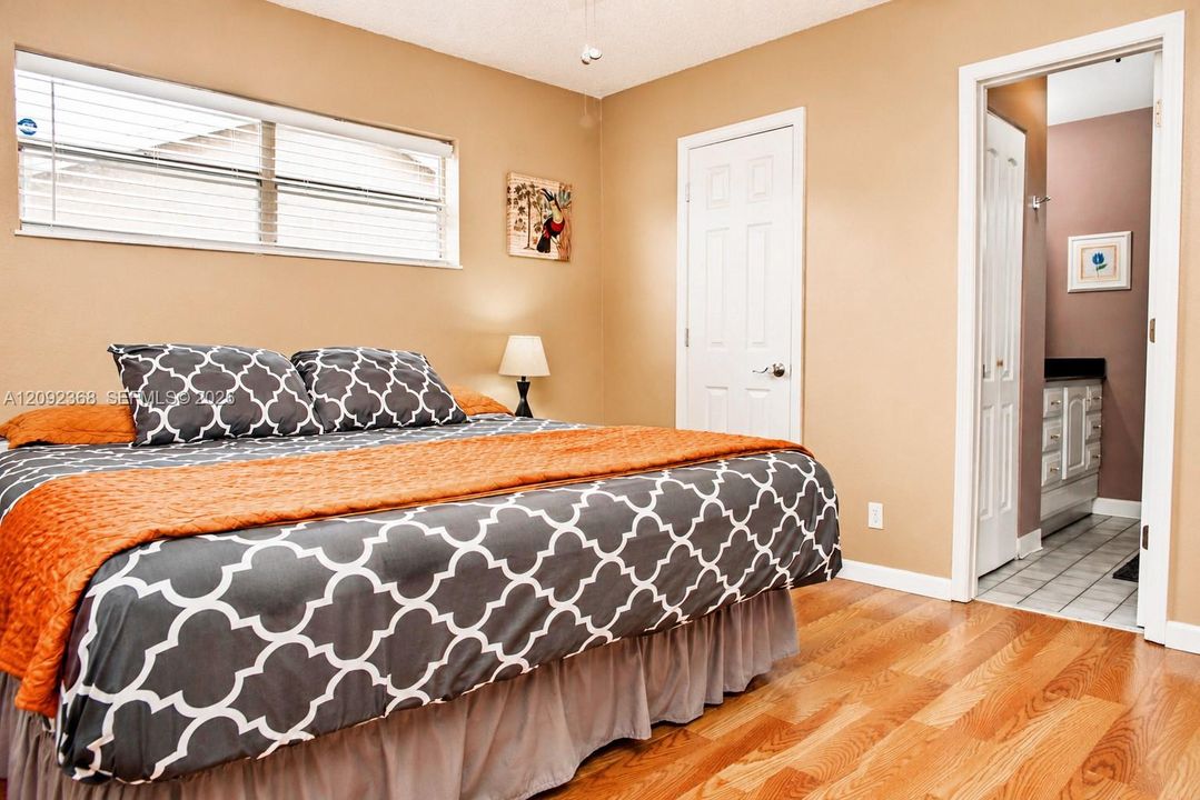For Rent: $2,995 (3 beds, 2 baths, 1056 Square Feet)