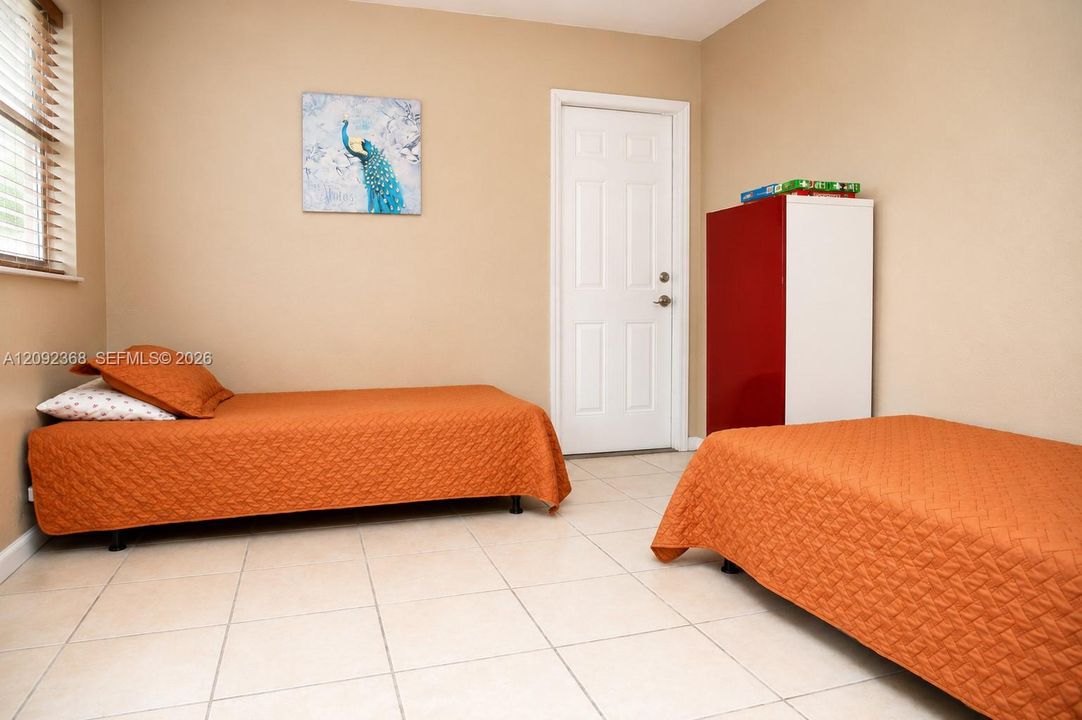 For Rent: $2,995 (3 beds, 2 baths, 1056 Square Feet)
