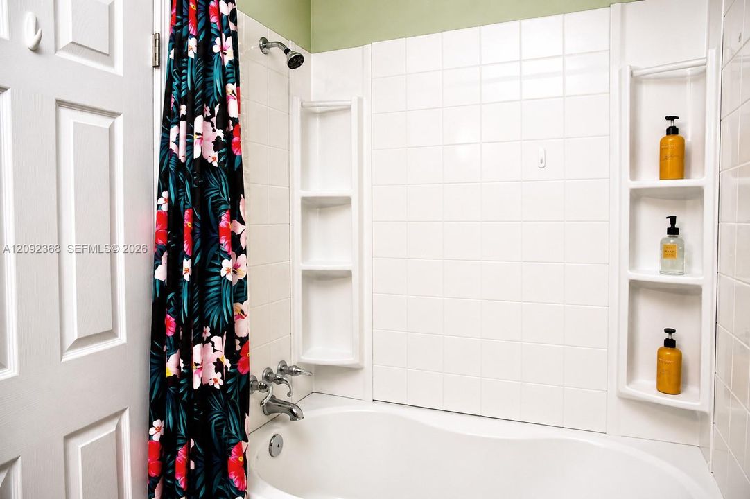 For Rent: $2,995 (3 beds, 2 baths, 1056 Square Feet)