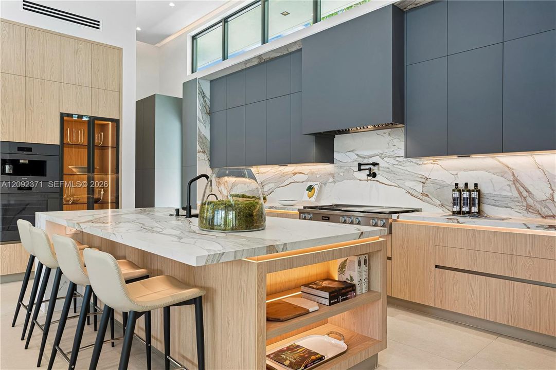 For Sale: $8,995,000 (5 beds, 6 baths, 5887 Square Feet)