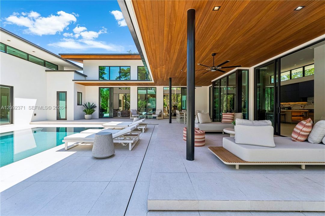 For Sale: $8,995,000 (5 beds, 6 baths, 5887 Square Feet)