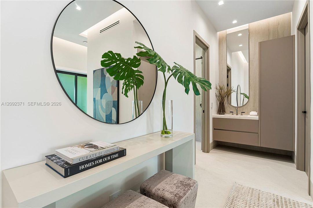 For Sale: $8,995,000 (5 beds, 6 baths, 5887 Square Feet)