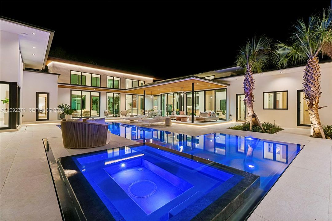 For Sale: $8,995,000 (5 beds, 6 baths, 5887 Square Feet)