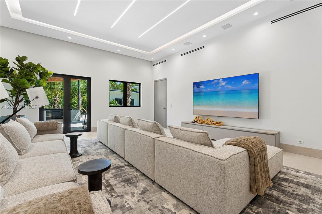 For Sale: $8,995,000 (5 beds, 6 baths, 5887 Square Feet)