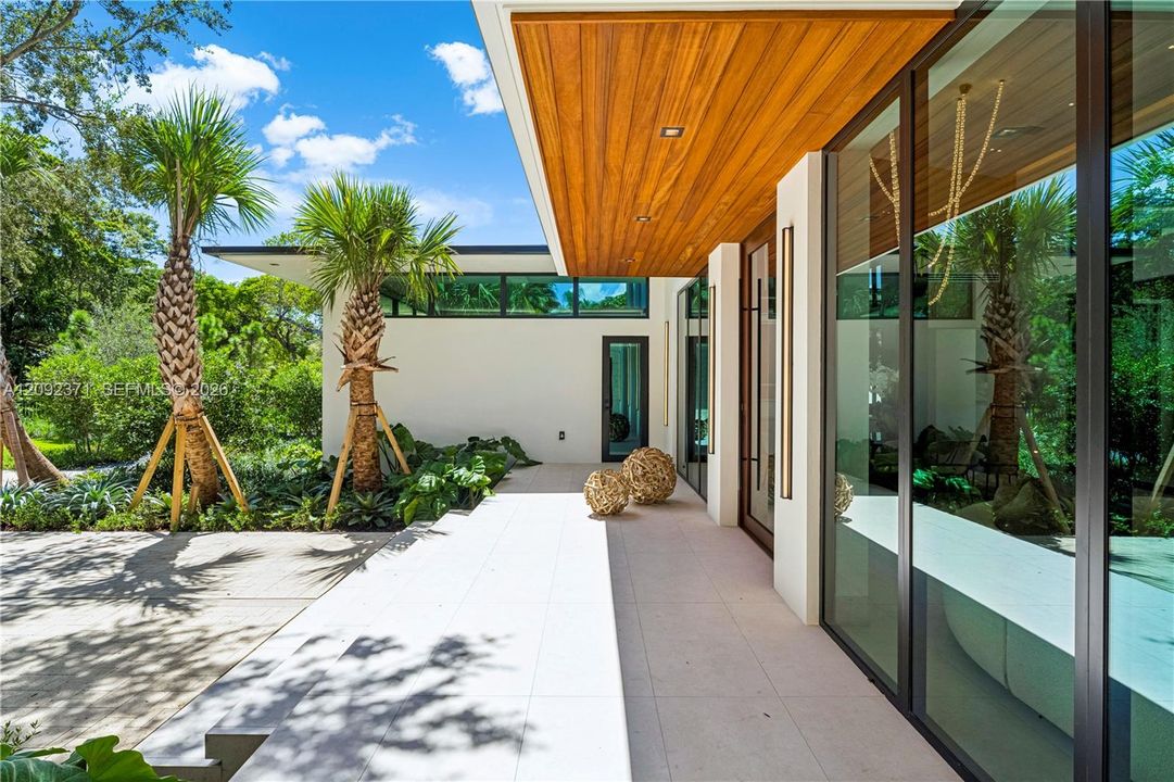 For Sale: $8,995,000 (5 beds, 6 baths, 5887 Square Feet)