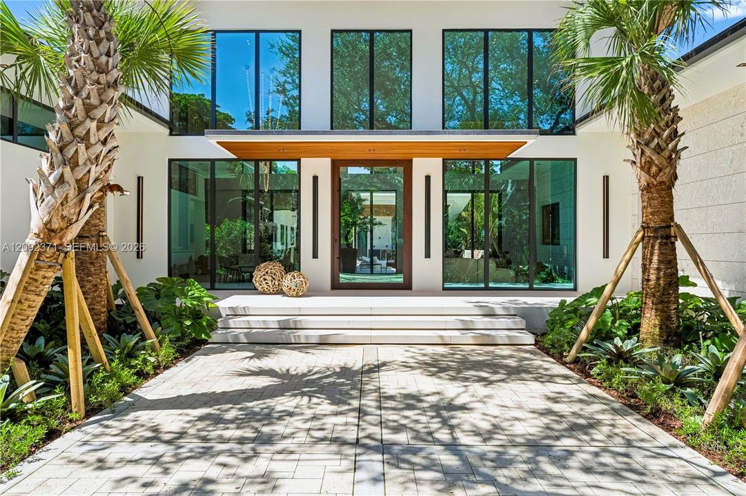 For Sale: $8,995,000 (5 beds, 6 baths, 5887 Square Feet)
