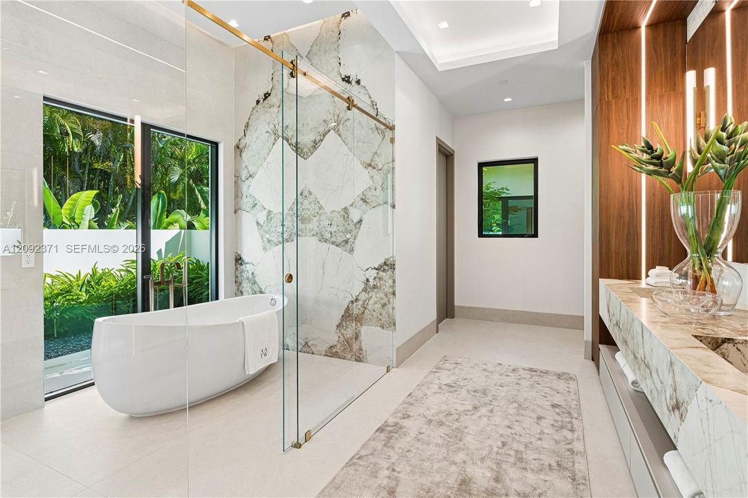 For Sale: $8,995,000 (5 beds, 6 baths, 5887 Square Feet)