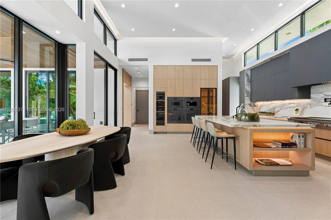 For Sale: $8,995,000 (5 beds, 6 baths, 5887 Square Feet)