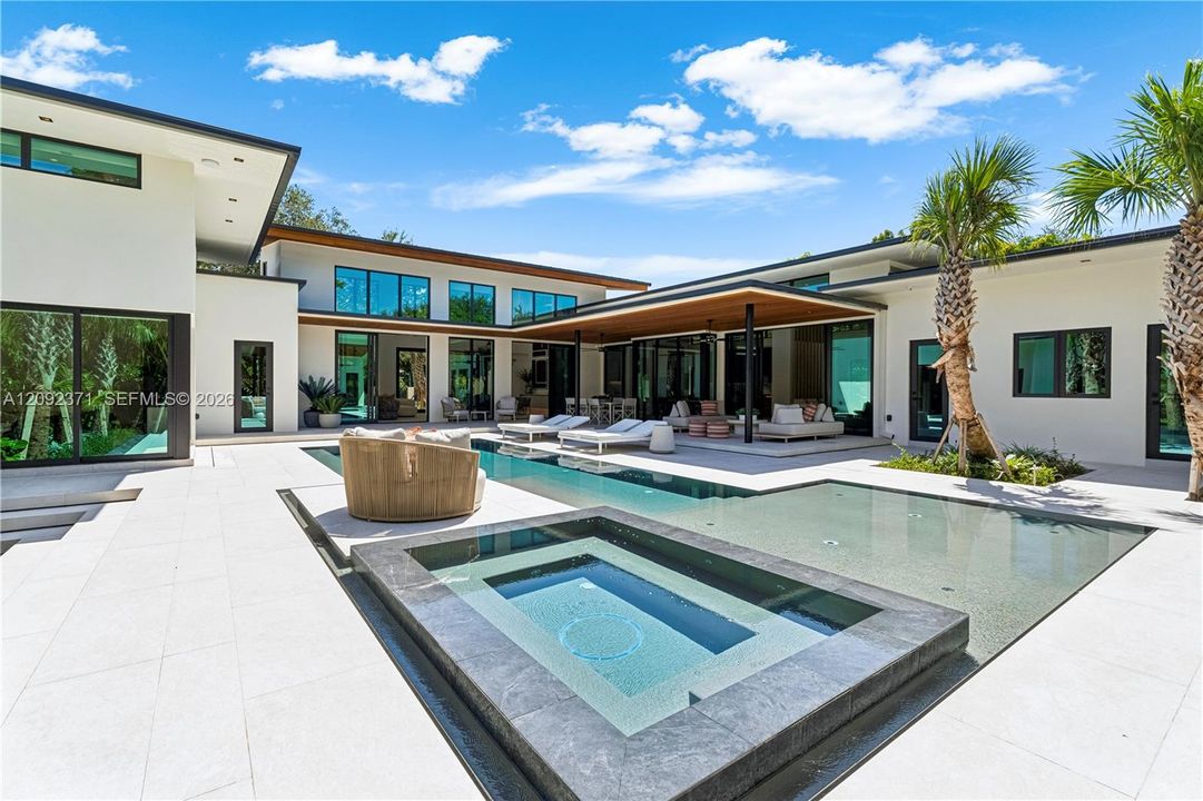 For Sale: $8,995,000 (5 beds, 6 baths, 5887 Square Feet)