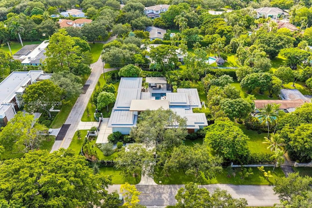 For Sale: $8,995,000 (5 beds, 6 baths, 5887 Square Feet)