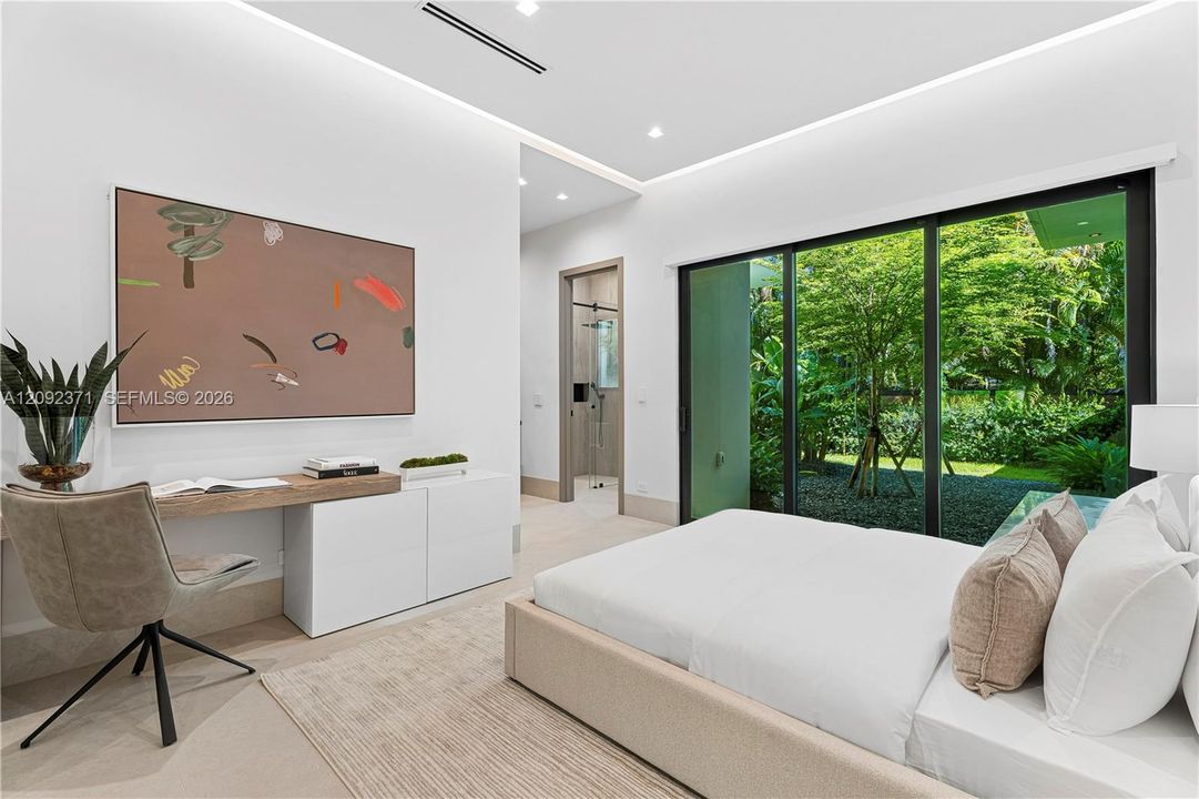 For Sale: $8,995,000 (5 beds, 6 baths, 5887 Square Feet)