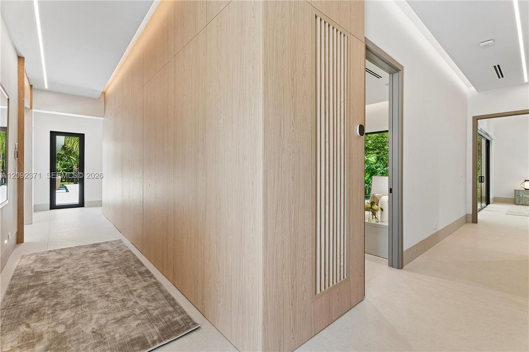 For Sale: $8,995,000 (5 beds, 6 baths, 5887 Square Feet)