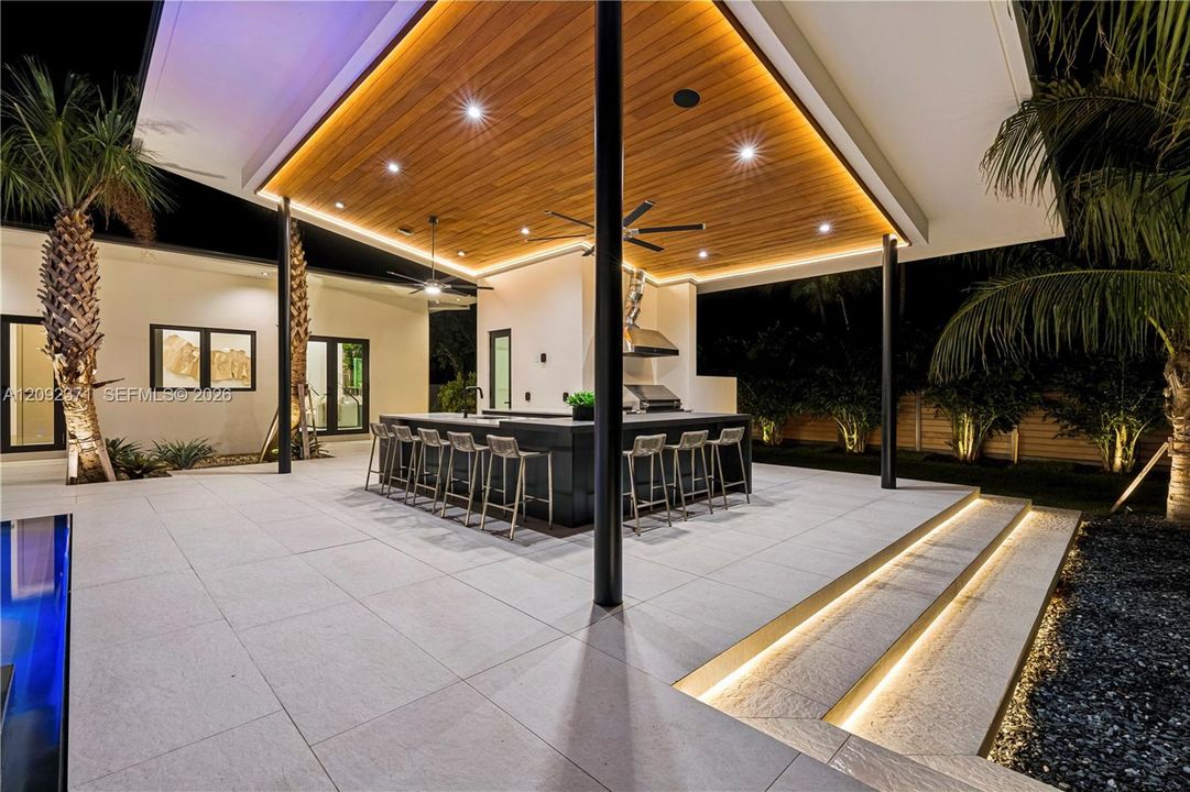 For Sale: $8,995,000 (5 beds, 6 baths, 5887 Square Feet)