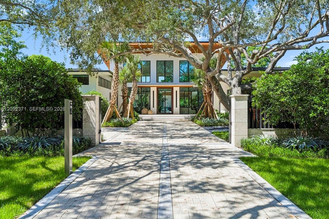 For Sale: $8,995,000 (5 beds, 6 baths, 5887 Square Feet)