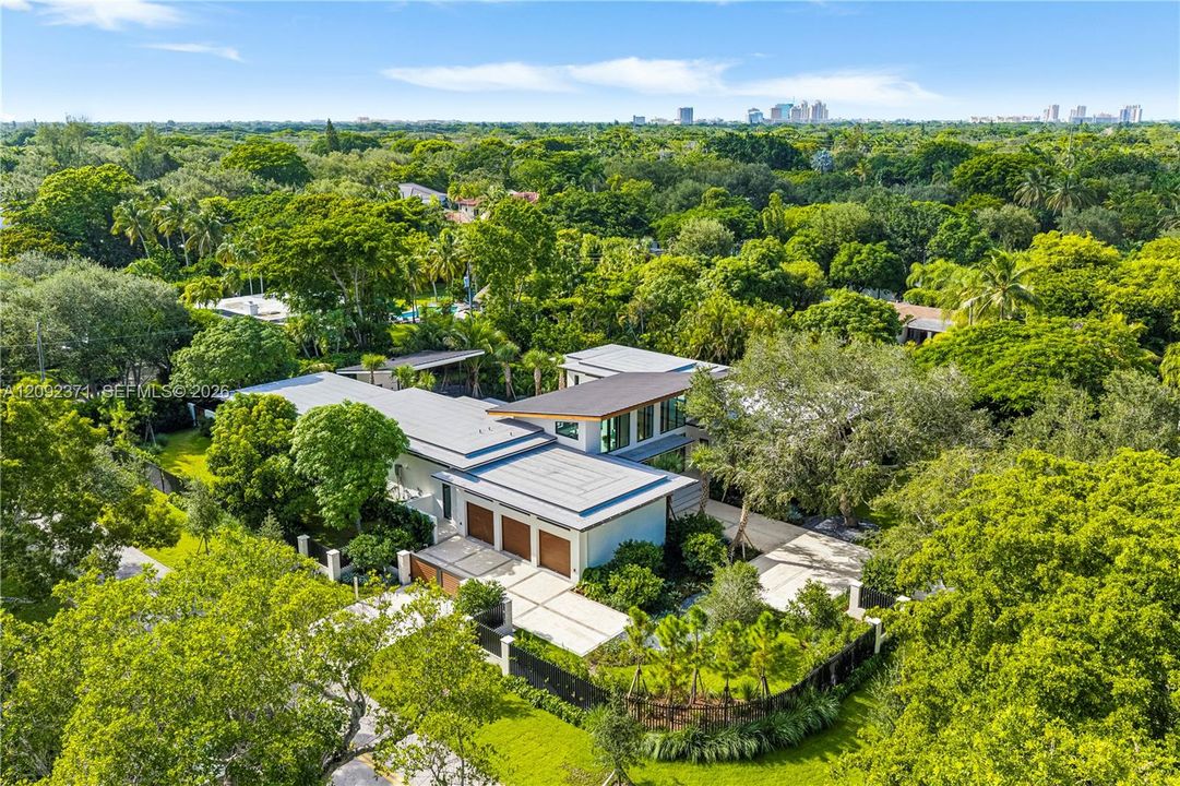 For Sale: $8,995,000 (5 beds, 6 baths, 5887 Square Feet)