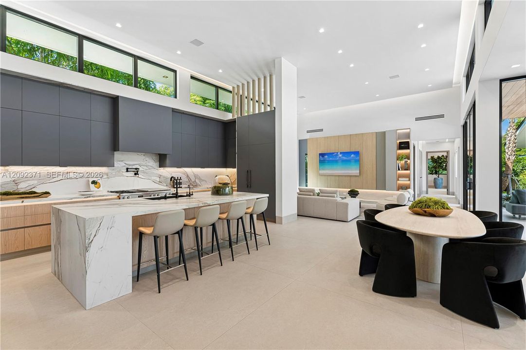For Sale: $8,995,000 (5 beds, 6 baths, 5887 Square Feet)