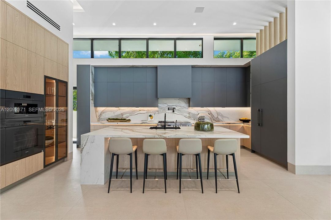 For Sale: $8,995,000 (5 beds, 6 baths, 5887 Square Feet)