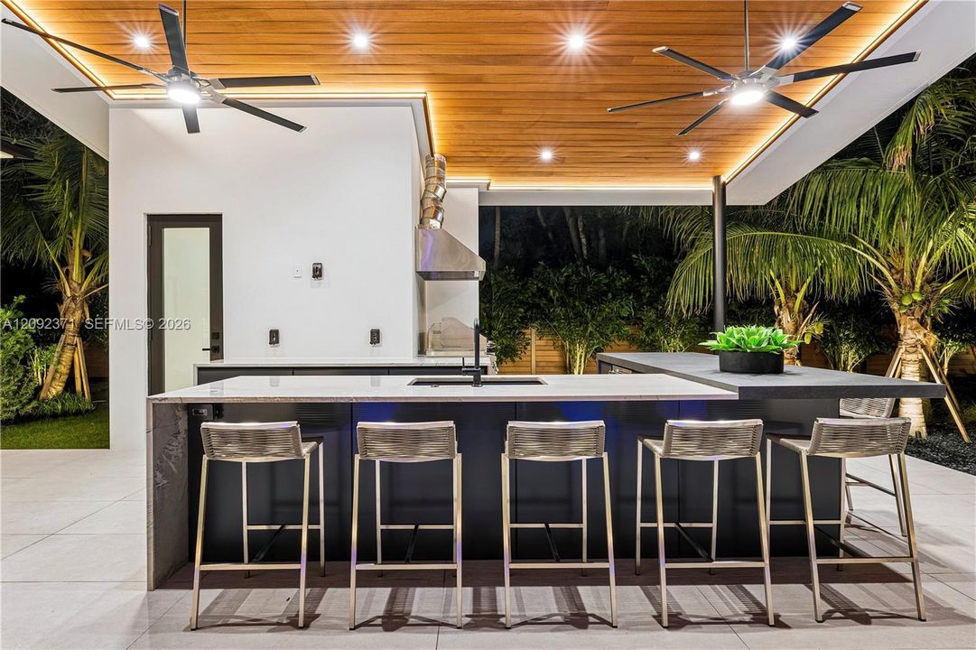 For Sale: $8,995,000 (5 beds, 6 baths, 5887 Square Feet)