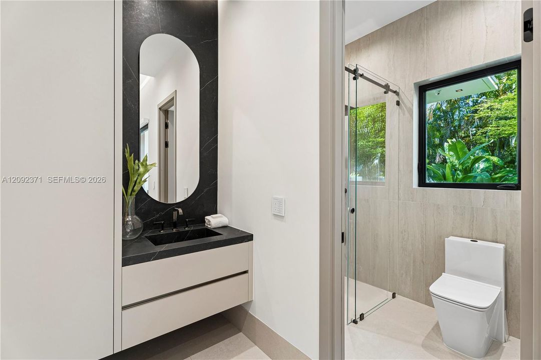 For Sale: $8,995,000 (5 beds, 6 baths, 5887 Square Feet)