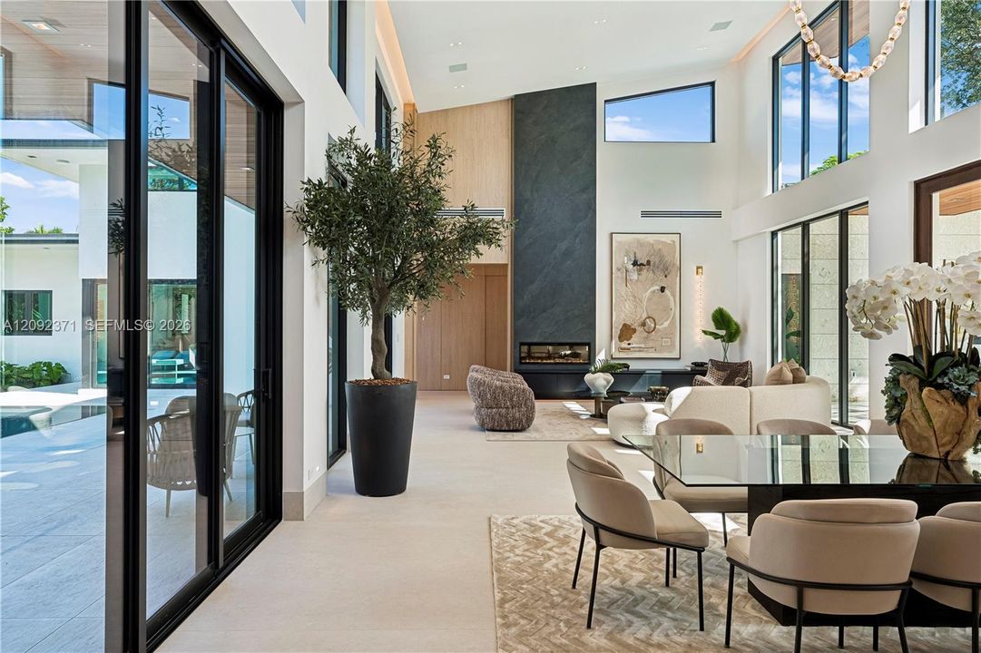For Sale: $8,995,000 (5 beds, 6 baths, 5887 Square Feet)