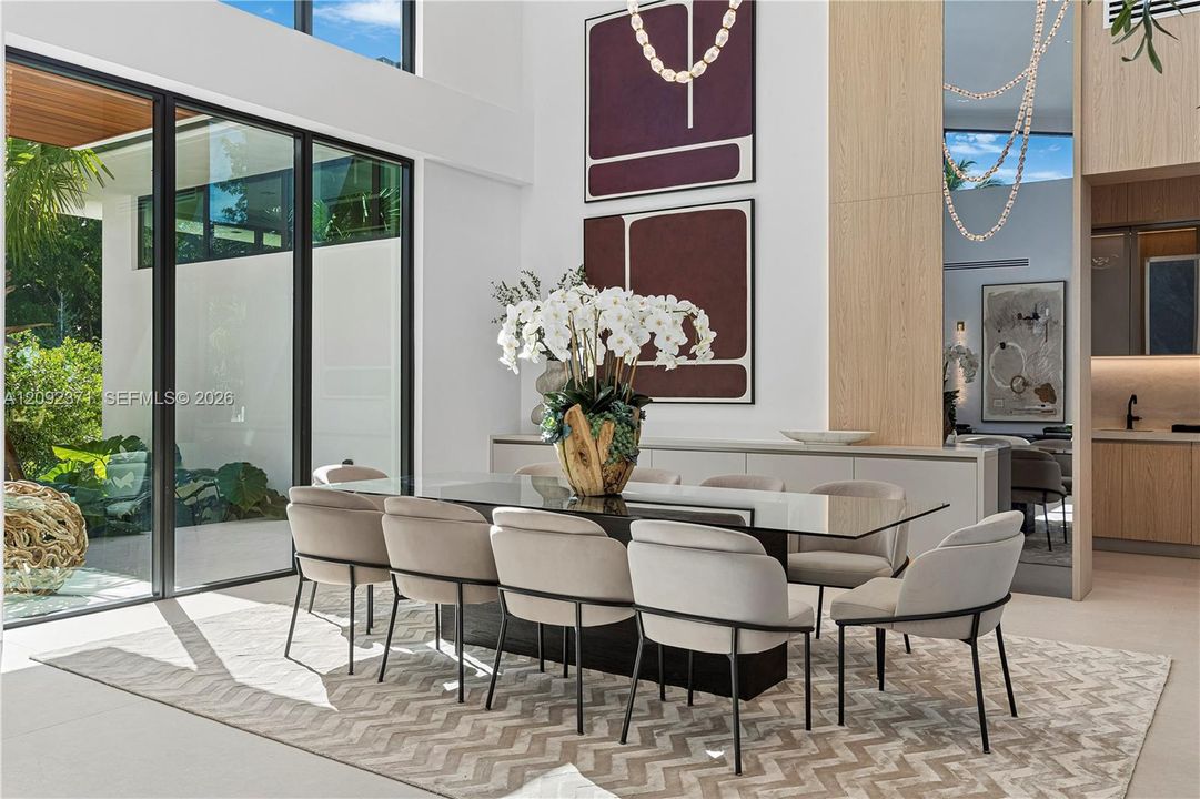 For Sale: $8,995,000 (5 beds, 6 baths, 5887 Square Feet)