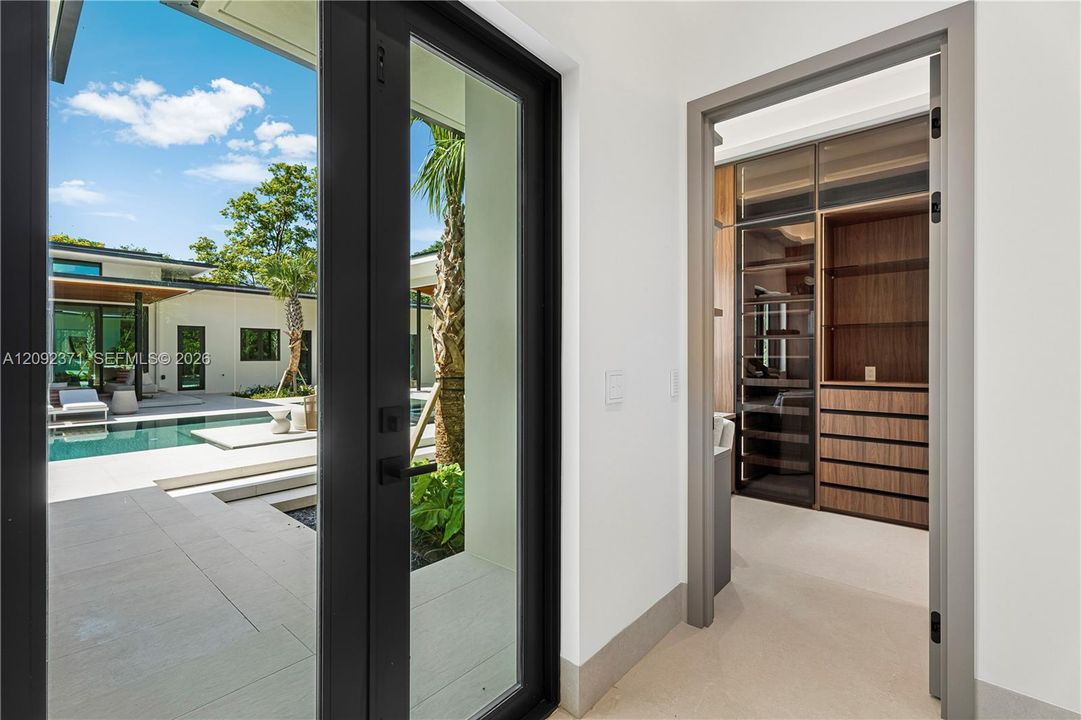 For Sale: $8,995,000 (5 beds, 6 baths, 5887 Square Feet)