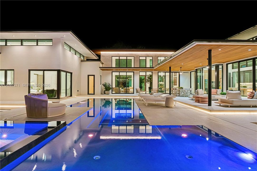 For Sale: $8,995,000 (5 beds, 6 baths, 5887 Square Feet)