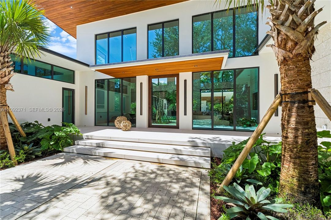 For Sale: $8,995,000 (5 beds, 6 baths, 5887 Square Feet)