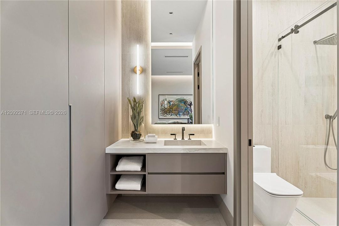 For Sale: $8,995,000 (5 beds, 6 baths, 5887 Square Feet)