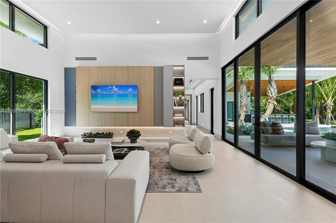 For Sale: $8,995,000 (5 beds, 6 baths, 5887 Square Feet)