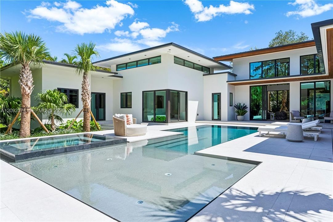 For Sale: $8,995,000 (5 beds, 6 baths, 5887 Square Feet)