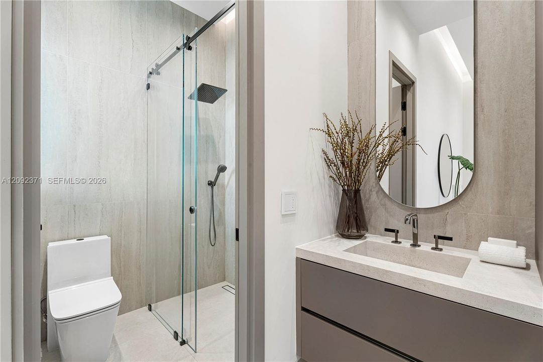For Sale: $8,995,000 (5 beds, 6 baths, 5887 Square Feet)