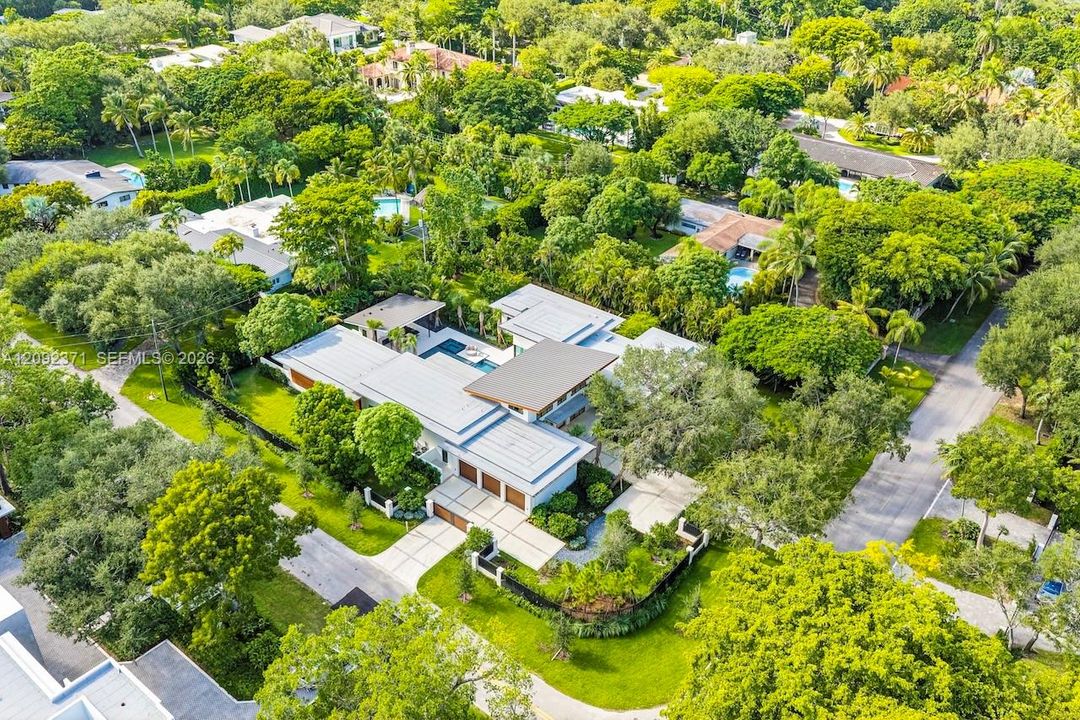 For Sale: $8,995,000 (5 beds, 6 baths, 5887 Square Feet)