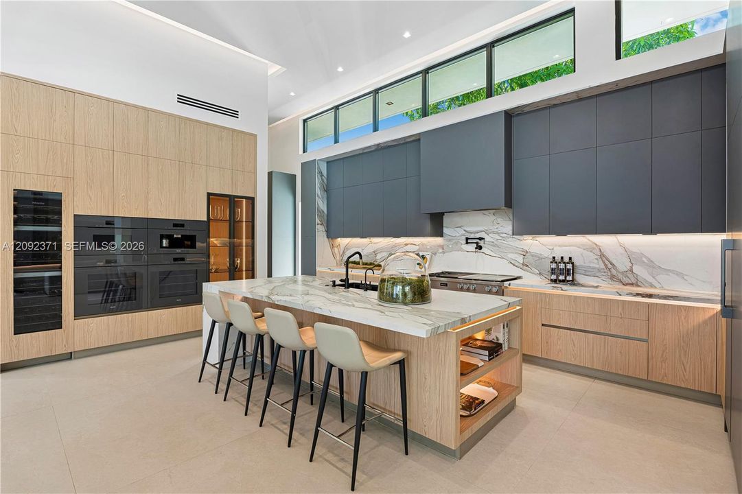 For Sale: $8,995,000 (5 beds, 6 baths, 5887 Square Feet)