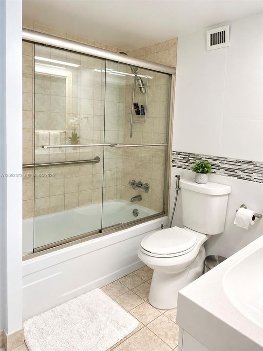 В аренду: $5,500 (1 спален, 2 ванн, 1050 Квадратных фут)