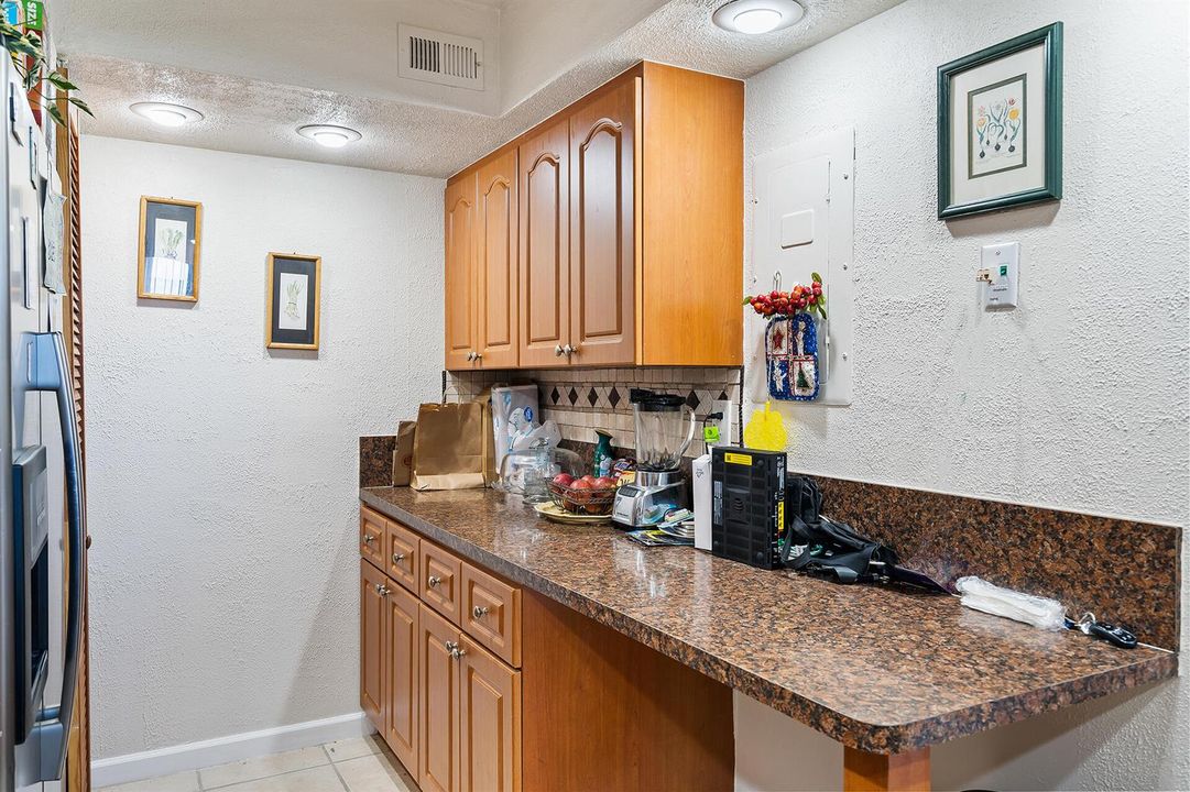 5860 NW 44 St. #502 Lauderhill, FL-39