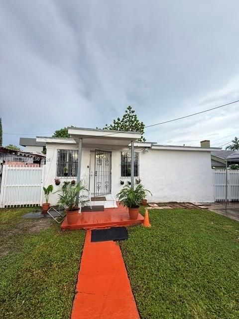 For Sale: $490,000 (4 beds, 3 baths, 964 Square Feet)