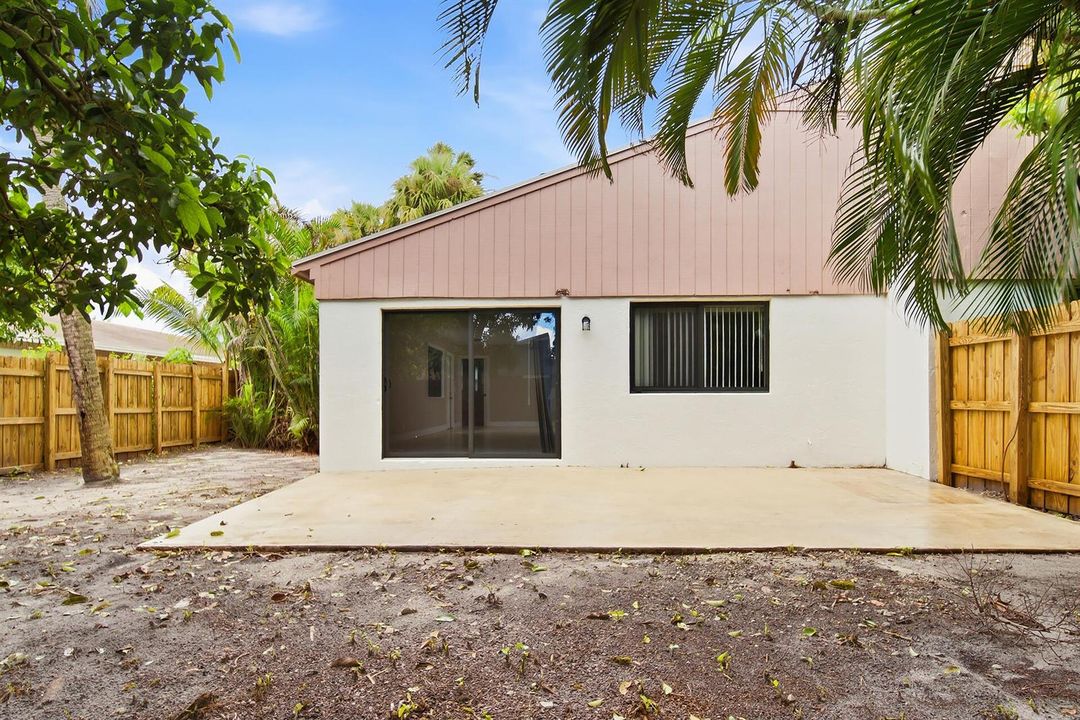 581-NW-47TH-AVE-33445-006