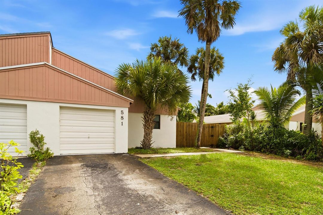 581-NW-47TH-AVE-33445-002