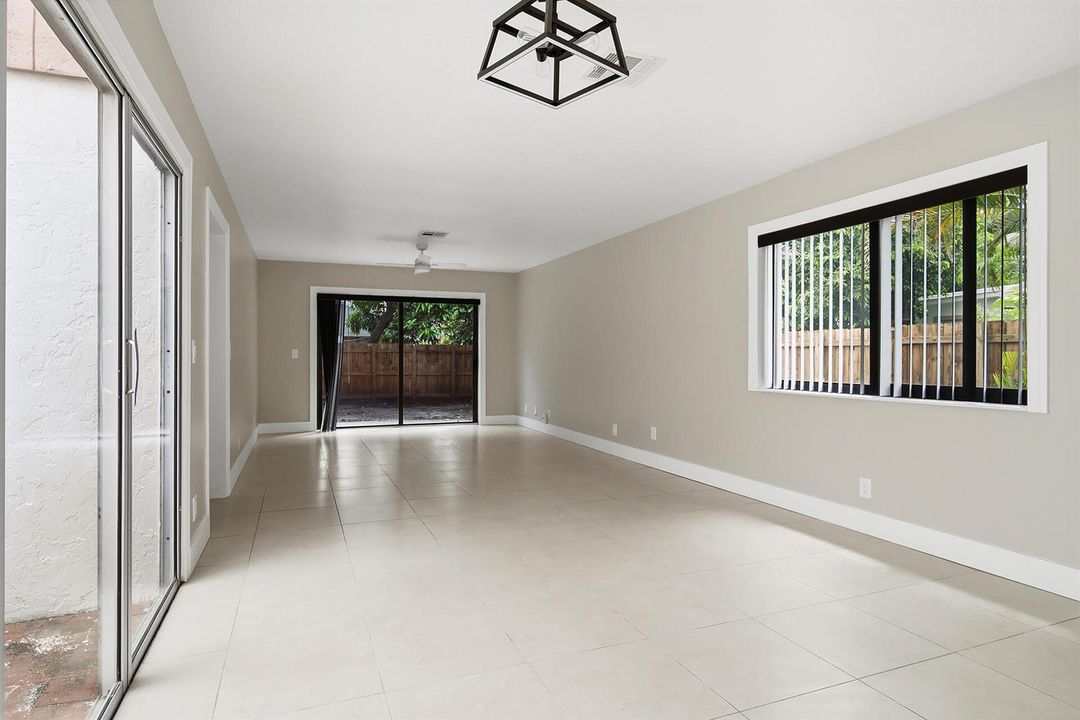 581-NW-47TH-AVE-33445-010